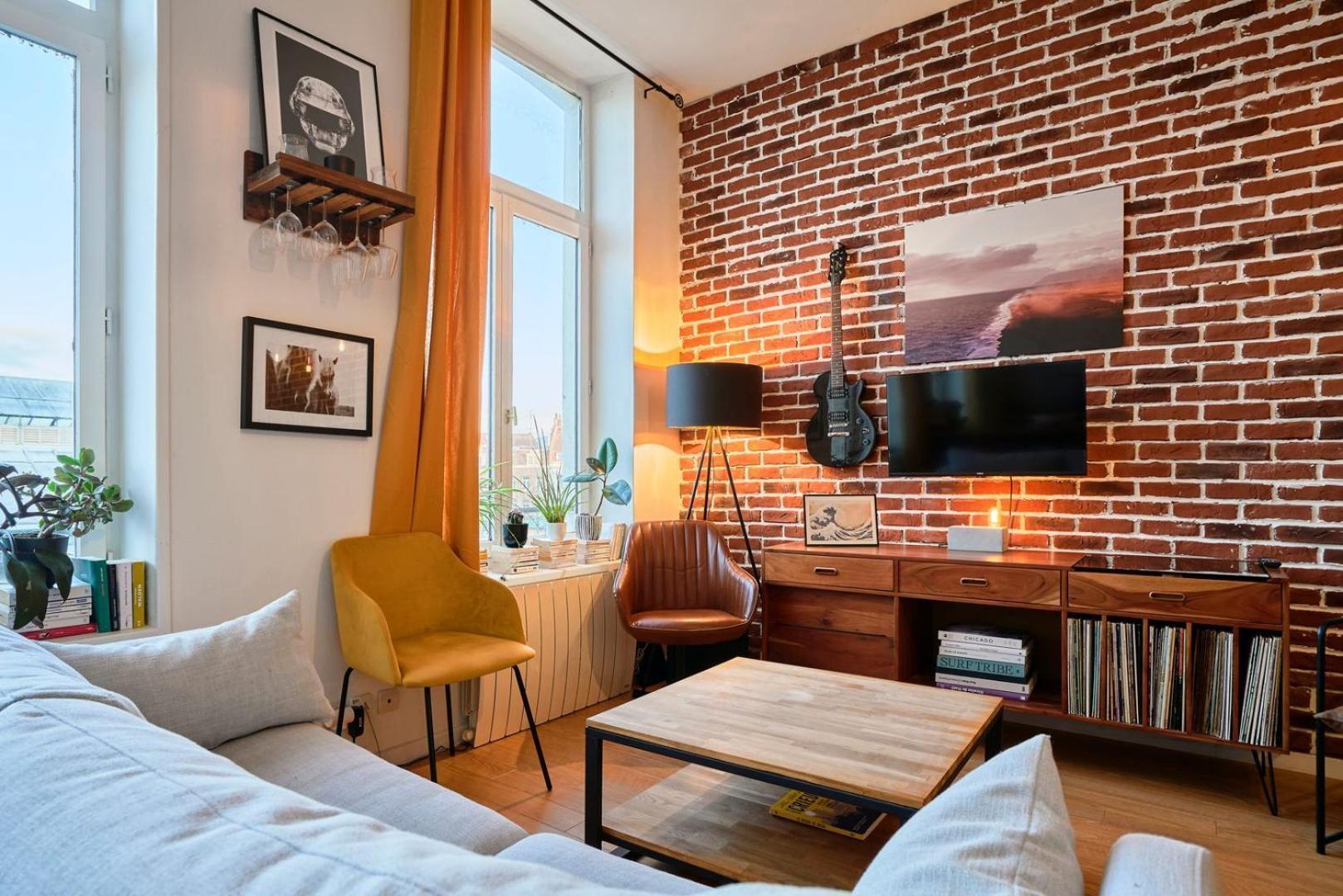 1 Bedroom Apartment Near Metro, Shops & Schools Лил Екстериор снимка